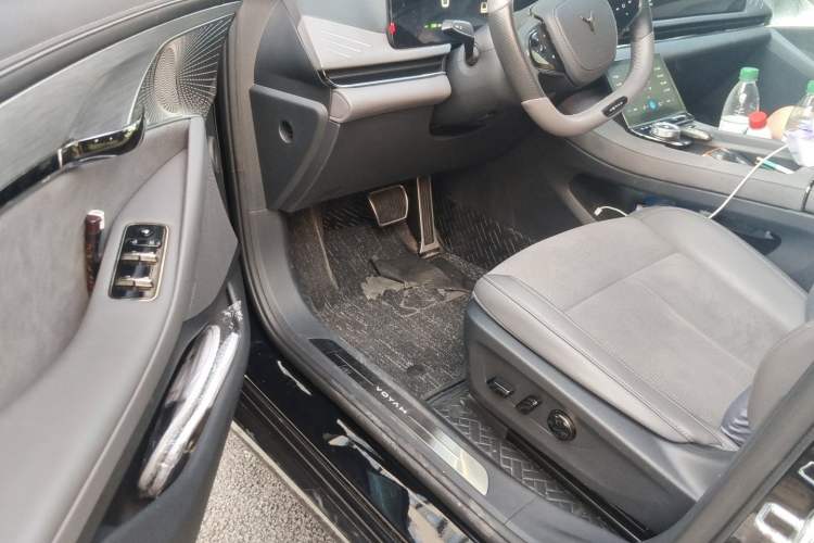 Used VOYAH PASSION 2024 PHEV Four-Wheel Drive Ultra-Long Range Flagship Model Driver Seat