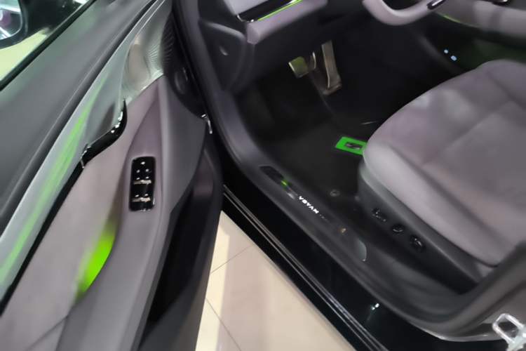 Used VOYAH PASSION 2024 PHEV Four-Wheel Drive Ultra-Long Range Flagship Model Driver Seat