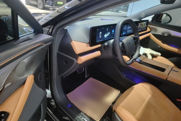 Used VOYAH PASSION 2024 PHEV Four-Wheel Drive Ultra-Long Range Flagship Model Driver Seat