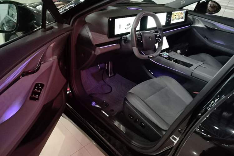 Used VOYAH PASSION 2024 PHEV Four-Wheel Drive Ultra-Long Range Flagship Model Driver Seat