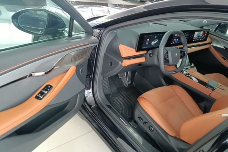 Used VOYAH PASSION 2024 PHEV Four-Wheel Drive Ultra-Long Range Flagship Model Driver Seat
