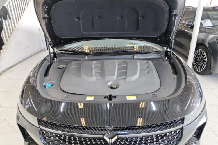 Used VOYAH PASSION 2024 PHEV Four-Wheel Drive Ultra-Long Range Executive Edition Engine Bay