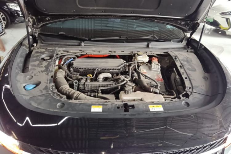Used VOYAH PASSION 2024 PHEV Four-Wheel Drive Ultra-Long Range Flagship Model Engine Bay