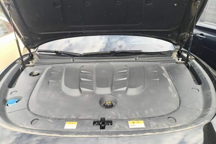 Used VOYAH PASSION 2024 PHEV Four-Wheel Drive Ultra-Long Range Flagship Model Engine Bay