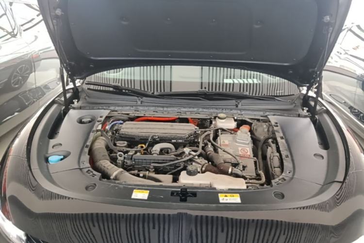 Used VOYAH PASSION 2024 PHEV Four-Wheel Drive Ultra-Long Range Flagship Model Engine Bay