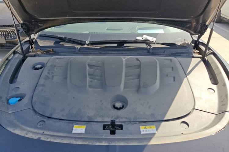Used VOYAH PASSION 2024 PHEV Four-Wheel Drive Ultra-Long Range Flagship Model Engine Bay