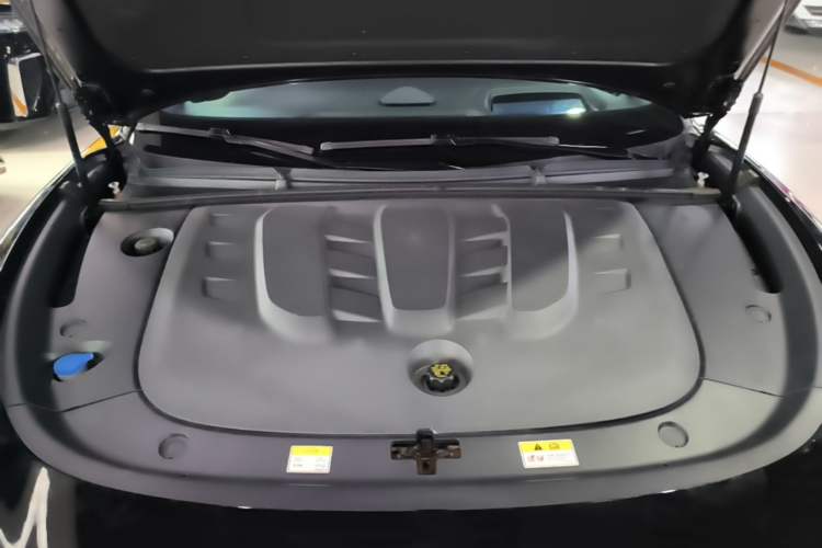 Used VOYAH PASSION 2024 PHEV Four-Wheel Drive Ultra-Long Range Flagship Model Engine Bay