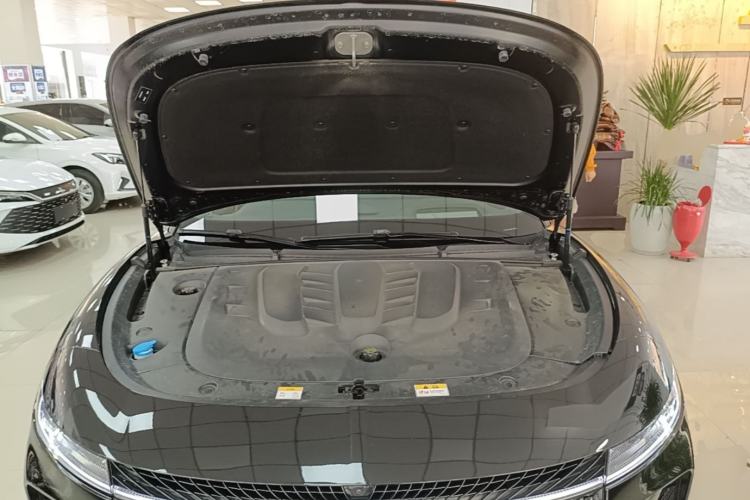 Used VOYAH PASSION 2024 PHEV Four-Wheel Drive Ultra-Long Range Flagship Model Engine Bay