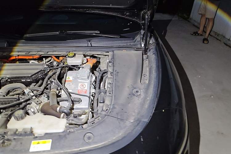 Used VOYAH PASSION 2024 PHEV Four-Wheel Drive Ultra-Long Range Flagship Model Engine Bay Left