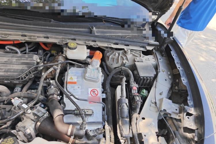Used VOYAH PASSION 2024 PHEV Four-Wheel Drive Ultra-Long Range Executive Edition Engine Bay Left
