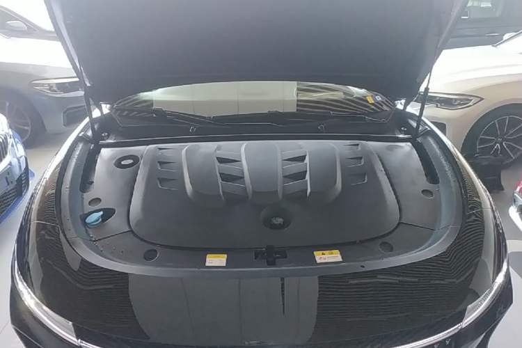 Used VOYAH PASSION 2024 PHEV Four-Wheel Drive Ultra-Long Range Flagship Model Engine Bay