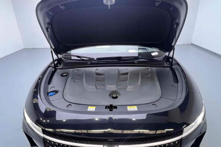 Used VOYAH PASSION 2024 PHEV Four-Wheel Drive Ultra-Long Range Flagship Model Engine Bay