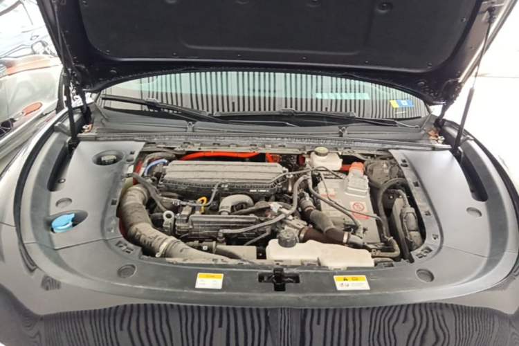 Used VOYAH PASSION 2024 PHEV Four-Wheel Drive Ultra-Long Range Flagship Model Engine Bay
