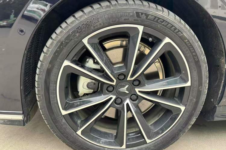 Used VOYAH PASSION 2024 PHEV Four-Wheel Drive Ultra-Long Range Flagship Model Exterior 2