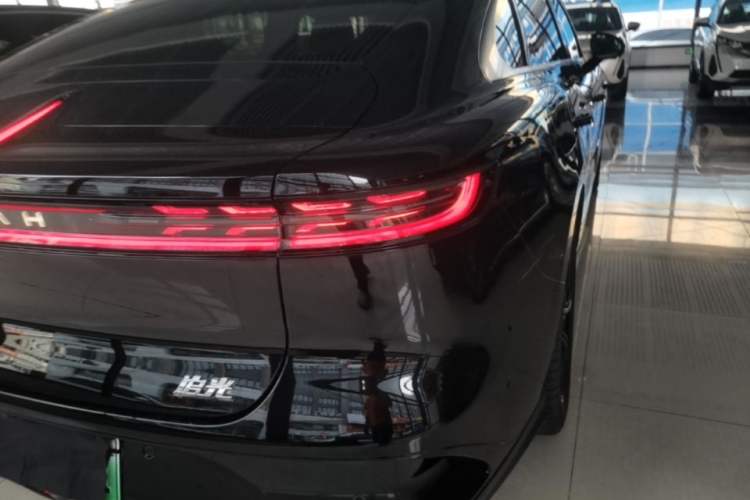 Used VOYAH PASSION 2024 PHEV Four-Wheel Drive Ultra-Long Range Flagship Model Exterior 3