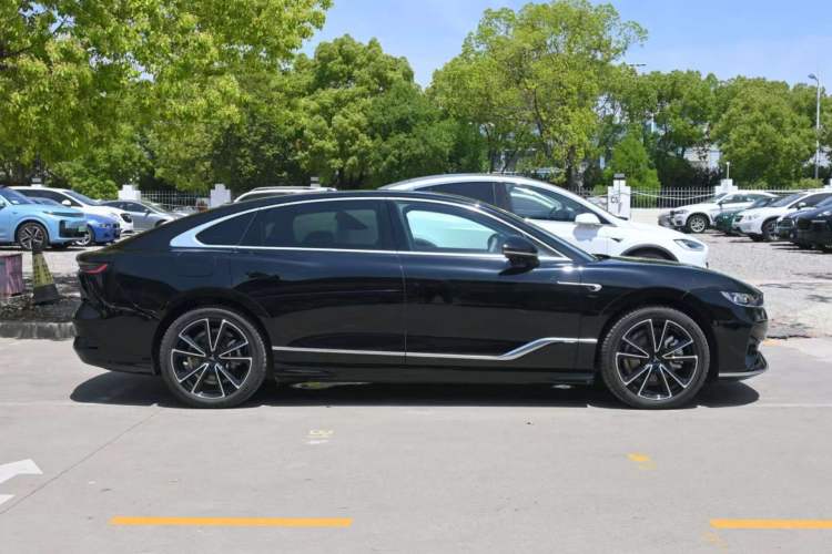 Used VOYAH PASSION 2024 PHEV Four-Wheel Drive Ultra-Long Range Executive Edition Exterior 3