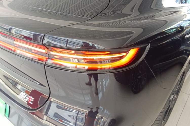 Used VOYAH PASSION 2024 PHEV Four-Wheel Drive Ultra-Long Range Flagship Model Exterior 3