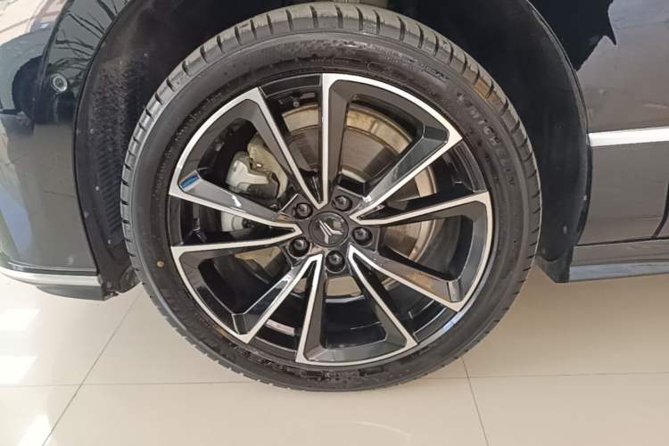 Used VOYAH PASSION 2024 PHEV Four-Wheel Drive Ultra-Long Range Flagship Model Exterior 4