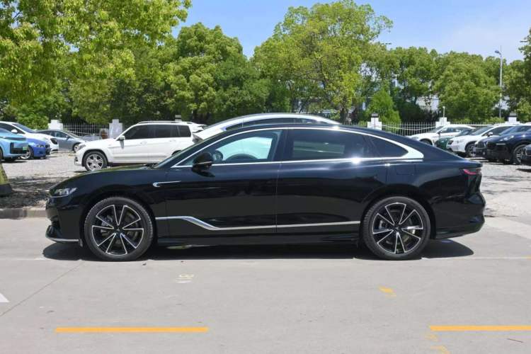 Used VOYAH PASSION 2024 PHEV Four-Wheel Drive Ultra-Long Range Executive Edition Exterior 4