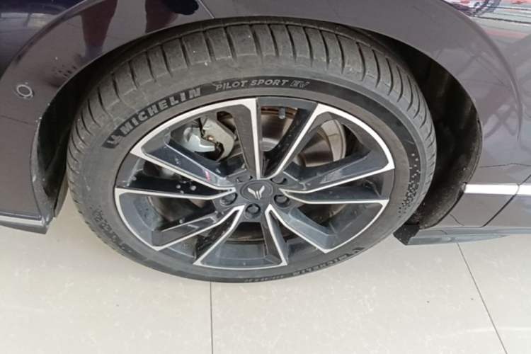 Used VOYAH PASSION 2024 PHEV Four-Wheel Drive Ultra-Long Range Flagship Model Exterior 4