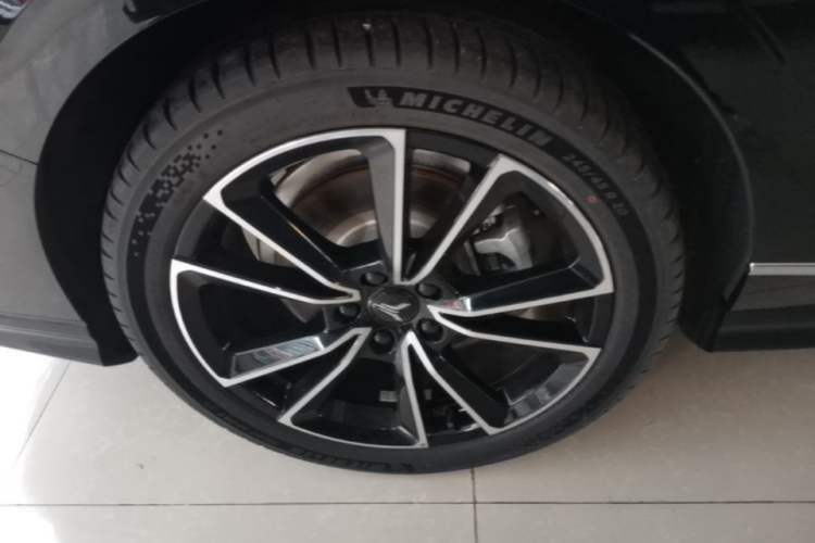 Used VOYAH PASSION 2024 PHEV Four-Wheel Drive Ultra-Long Range Flagship Model Exterior 5