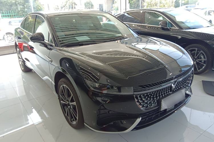 Used VOYAH PASSION 2024 PHEV Four-Wheel Drive Ultra-Long Range Flagship Model Front Right 45 Deg