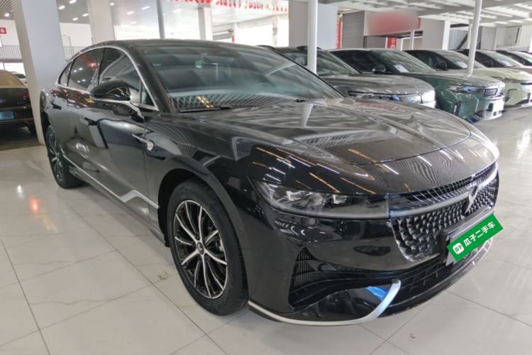 Used VOYAH PASSION 2024 PHEV Four-Wheel Drive Ultra-Long Range Executive Edition Front Right 45 Deg