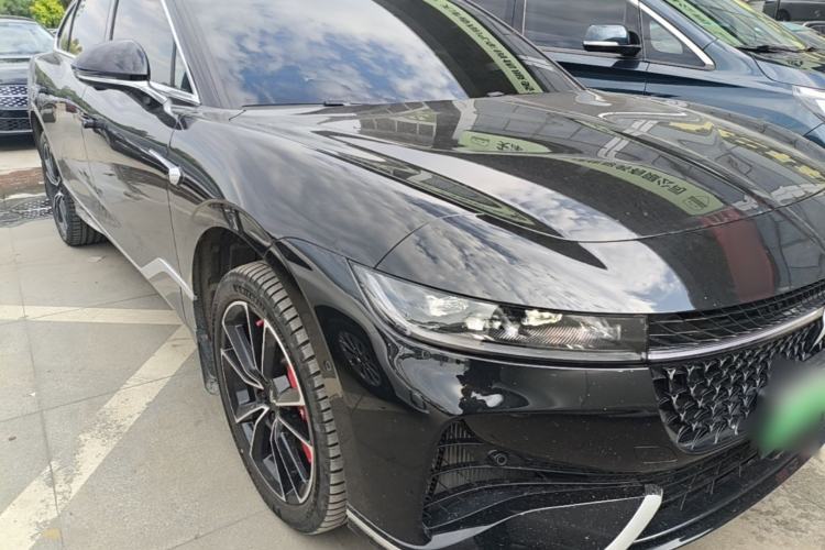 Used VOYAH PASSION 2024 PHEV Four-Wheel Drive Ultra-Long Range Flagship Model Front Right 45 Deg