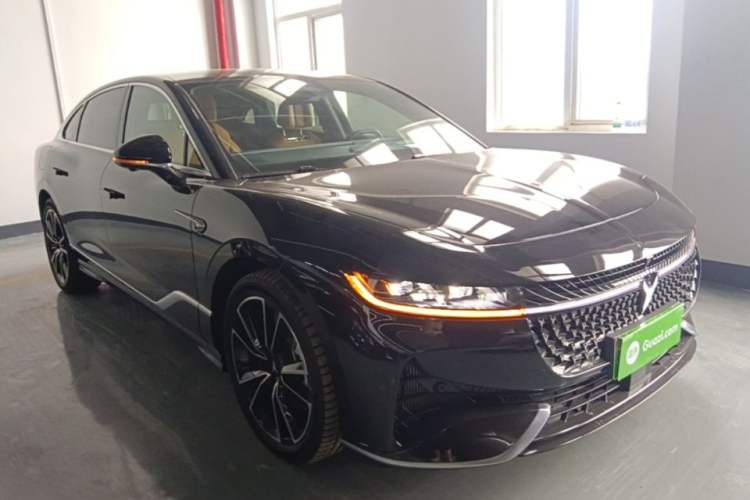 Used VOYAH PASSION 2024 PHEV Four-Wheel Drive Ultra-Long Range Flagship Model Front Right 45 Deg