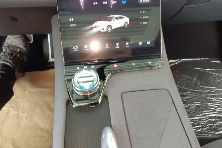 Used VOYAH PASSION 2024 PHEV Four-Wheel Drive Ultra-Long Range Flagship Model Gear Lever