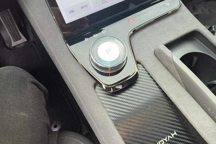 Used VOYAH PASSION 2024 PHEV Four-Wheel Drive Ultra-Long Range Flagship Model Gear Lever