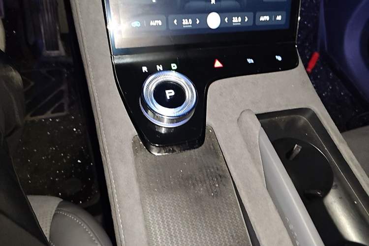Used VOYAH PASSION 2024 PHEV Four-Wheel Drive Ultra-Long Range Flagship Model Gear Lever