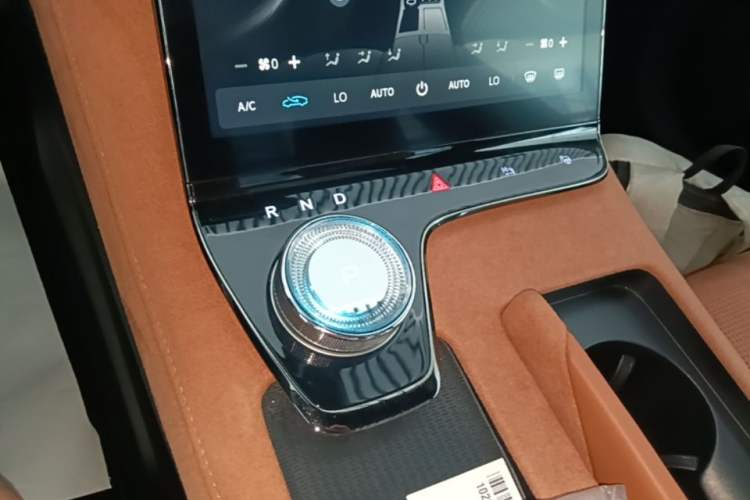 Used VOYAH PASSION 2024 PHEV Four-Wheel Drive Ultra-Long Range Flagship Model Gear Lever