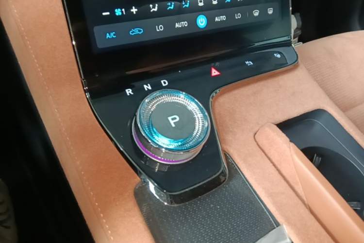 Used VOYAH PASSION 2024 PHEV Four-Wheel Drive Ultra-Long Range Flagship Model Gear Lever