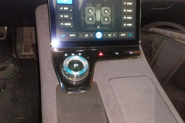 Used VOYAH PASSION 2024 PHEV Four-Wheel Drive Ultra-Long Range Flagship Model Gear Lever