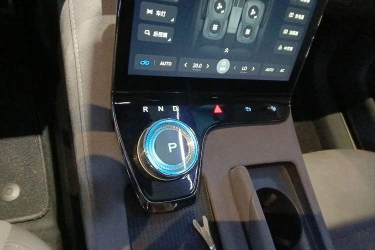 Used VOYAH PASSION 2024 PHEV Four-Wheel Drive Ultra-Long Range Flagship Model Gear Lever