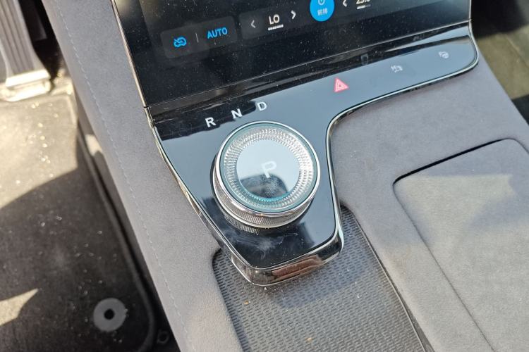 Used VOYAH PASSION 2024 PHEV Four-Wheel Drive Ultra-Long Range Flagship Model Gear Lever