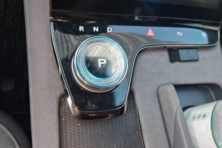 Used VOYAH PASSION 2024 PHEV Four-Wheel Drive Ultra-Long Range Flagship Model Gear Lever