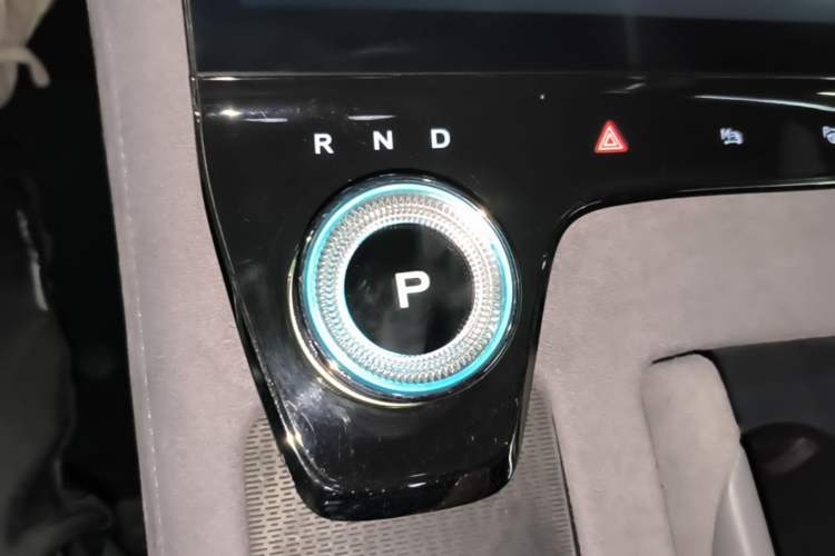 Used VOYAH PASSION 2024 PHEV Four-Wheel Drive Ultra-Long Range Flagship Model Gear Lever