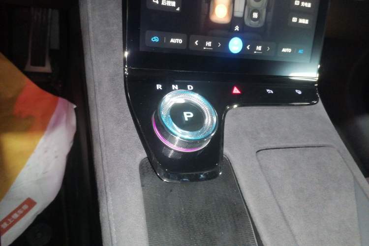 Used VOYAH PASSION 2024 PHEV Four-Wheel Drive Ultra-Long Range Flagship Model Gear Lever