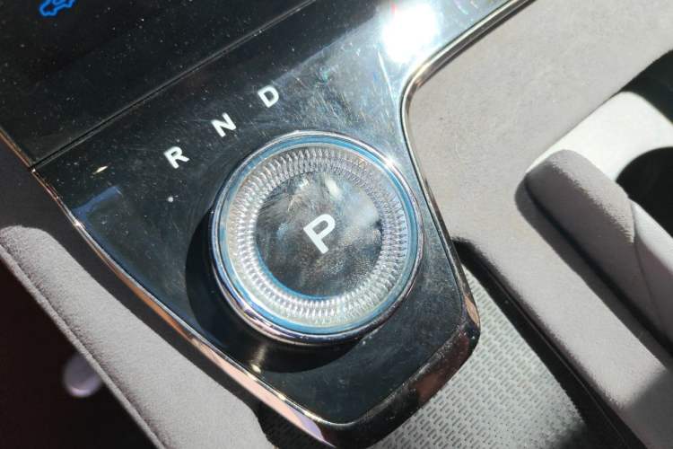 Used VOYAH PASSION 2024 PHEV Four-Wheel Drive Ultra-Long Range Executive Edition Gear Lever