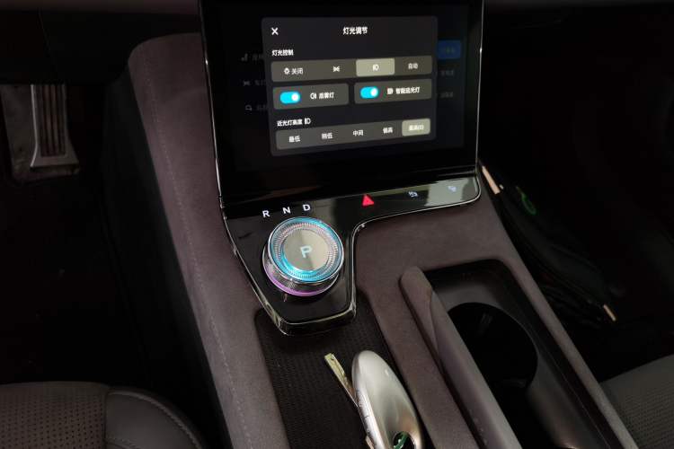 Used VOYAH PASSION 2024 PHEV Four-Wheel Drive Ultra-Long Range Flagship Model Gear Lever
