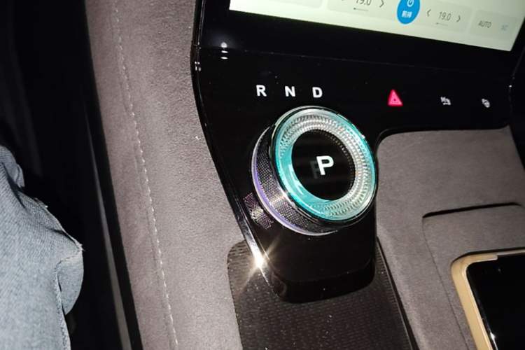 Used VOYAH PASSION 2024 PHEV Four-Wheel Drive Ultra-Long Range Flagship Model Gear Lever