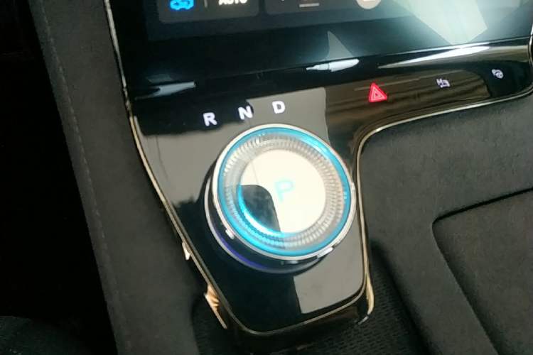 Used VOYAH PASSION 2024 PHEV Four-Wheel Drive Ultra-Long Range Flagship Model Gear Lever