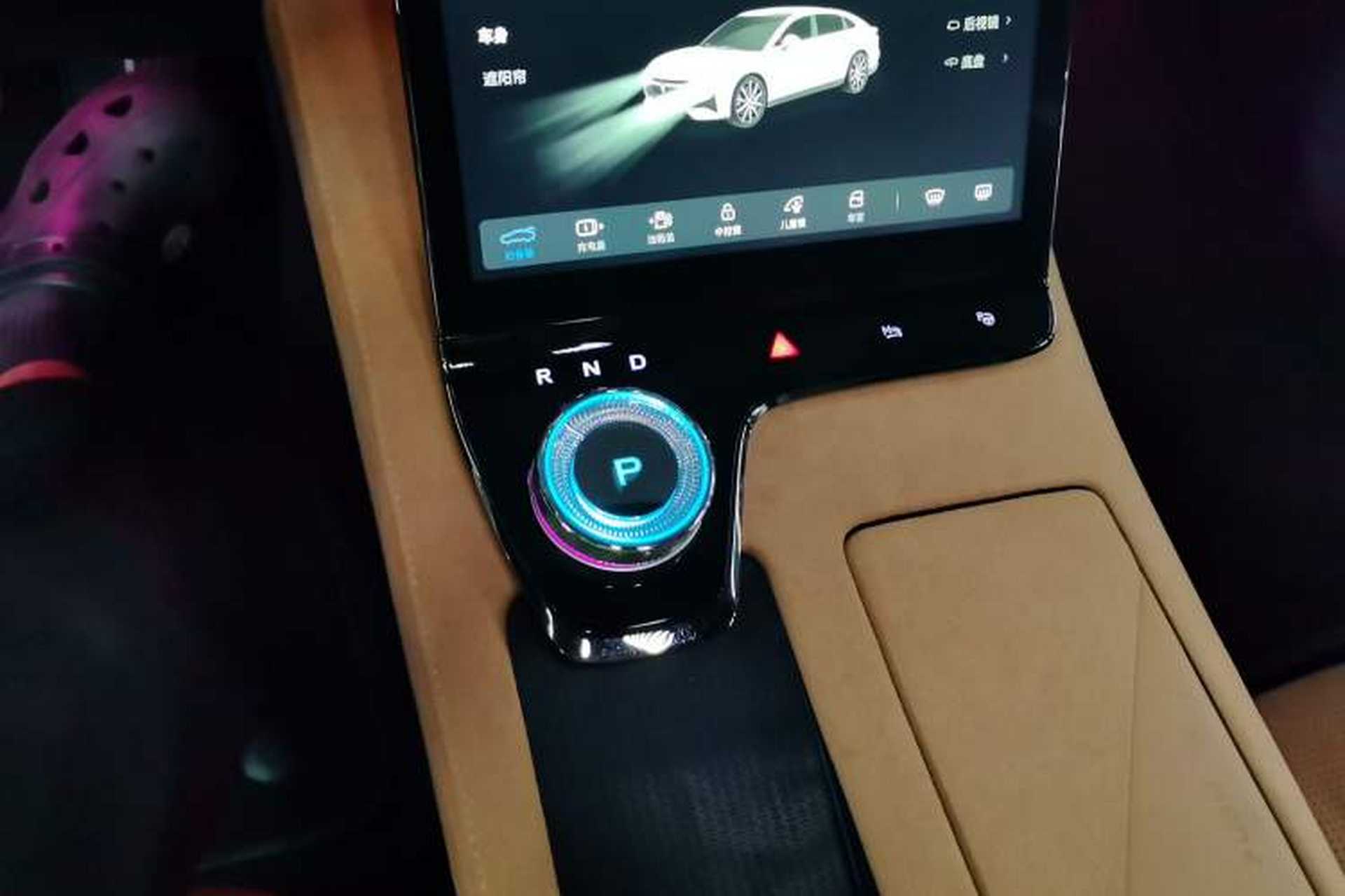 Used VOYAH PASSION 2024 PHEV Four-Wheel Drive Ultra-Long Range Flagship Model Gear Lever