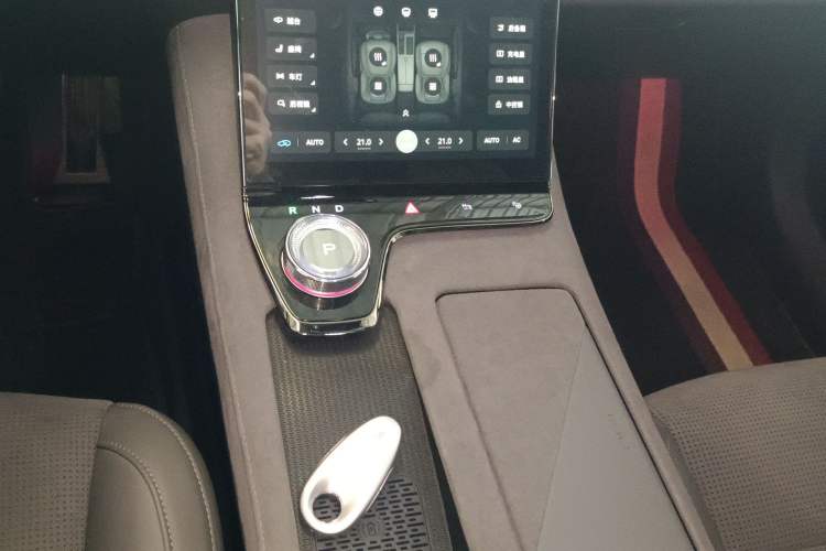 Used VOYAH PASSION 2024 PHEV Four-Wheel Drive Ultra-Long Range Flagship Model Gear Lever