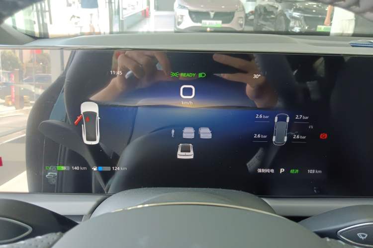 Used VOYAH PASSION 2024 PHEV Four-Wheel Drive Ultra-Long Range Flagship Model Instrument Cluster