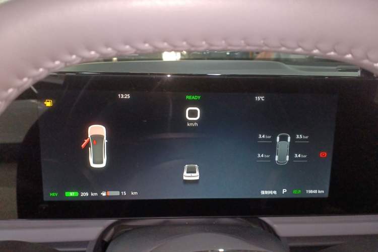 Used VOYAH PASSION 2024 PHEV Four-Wheel Drive Ultra-Long Range Flagship Model Instrument Cluster