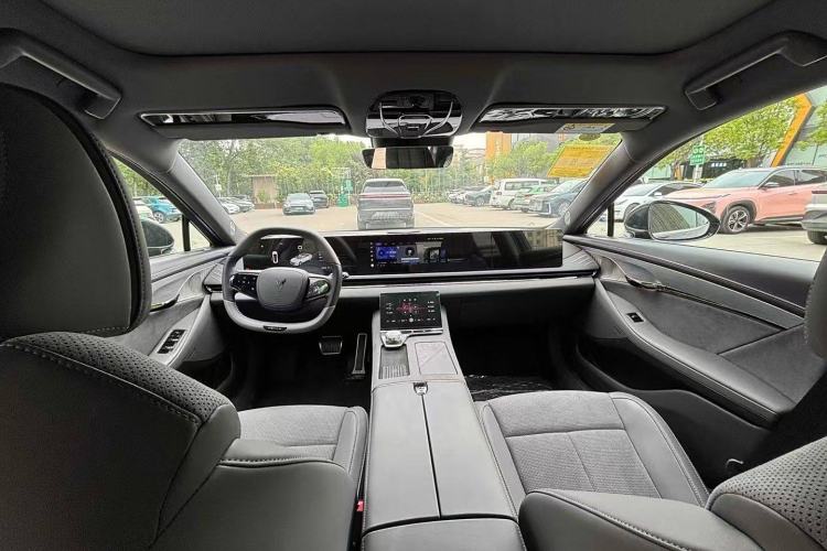 Used VOYAH PASSION 2024 PHEV Four-Wheel Drive Ultra-Long Range Flagship Model Interior 1