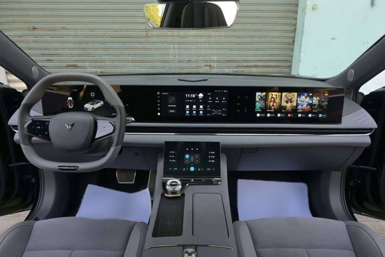 Used VOYAH PASSION 2024 PHEV Four-Wheel Drive Ultra-Long Range Executive Edition Interior 1